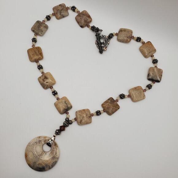 Unbranded Jewelry - Artisan Hand Crafted Fossil Petoskey Stone Crystal Silver Tone Necklace 18"